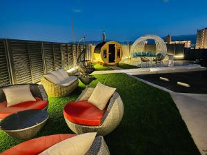 a group of chairs sitting on top of a building at Luxury Hills 1500ｍ2超絶景パティオ サウナ BBQ 駐車場4台 プール ペット 空港そば in Fukuoka