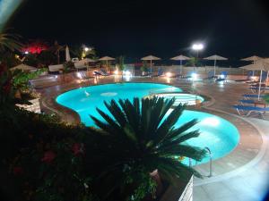 Бассейн в Haris Hotel Apartments and Suites или поблизости