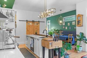 Η κουζίνα ή μικρή κουζίνα στο Chalet moderne et chaleureux