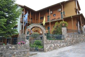 a building with a gate and a stone fence at Safari in Aisími