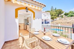 Πισίνα στο ή κοντά στο JA01 Villa Tomasina by HolidayAndaluz
