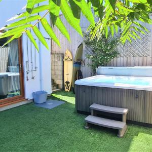 Сад в Portreath House, Luxury, Private Hot tub, 3 Bedrooms, free Parking & short walk to Surf Beach