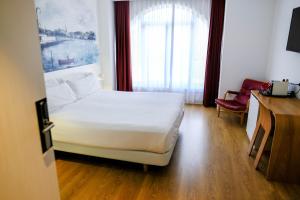 Postel nebo postele na pokoji v ubytování Boulevart Donostia