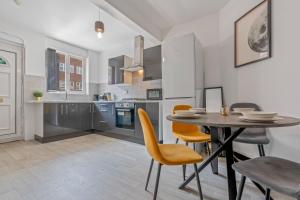 Køkken eller tekøkken på St Georges Court + 31 billeder