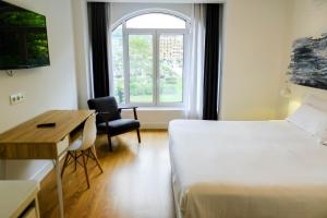 Postel nebo postele na pokoji v ubytování Boulevart Donostia