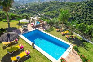 Bazén v ubytování Villa Paraiso by Villa Plus nebo v jeho okolí