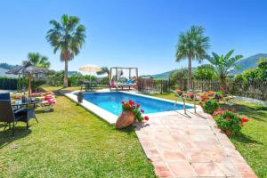 Bazén v ubytování Villa Paraiso by Villa Plus nebo v jeho okolí