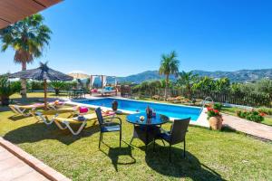 Bazén v ubytování Villa Paraiso by Villa Plus nebo v jeho okolí