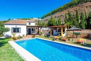 Bazén v ubytování Villa Paraiso by Villa Plus nebo v jeho okolí