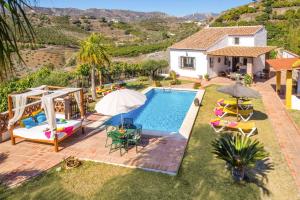 Bazén v ubytování Villa Paraiso by Villa Plus nebo v jeho okolí