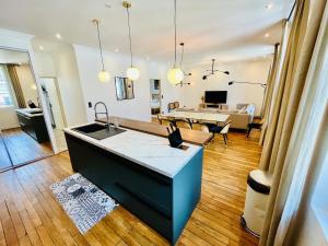 TV/trung tâm giải trí tại Le BIG duplex, hypercentre, 4 chambres, spacieux