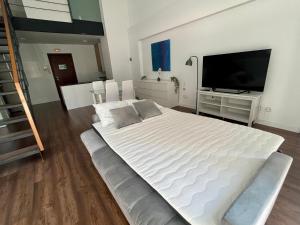 Imagen de la galería de Luxury loft con jardín cerca del aeropuerto, en San Sebastián de los Reyes 10 fotos más