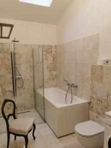 Phòng tắm tại Beach Lounge Luxory Apartments +13 ảnh