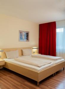 Postel nebo postele na pokoji v ubytování Autohof Hotel Salzbergen