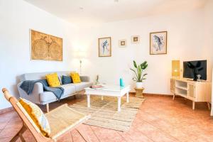 Khu vực ghế ngồi tại Villa Arenal by Villa Plus