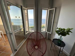 Balkoni atau teres di Luxury frontal al mar, Benalbeach