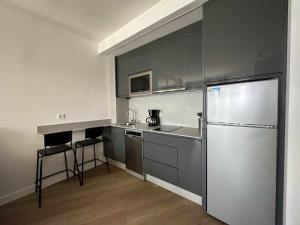 Dapur atau dapur kecil di Luxury frontal al mar, Benalbeach +36 gambar
