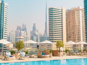 The First Collection Dubai Business Bay内部或周边的泳池