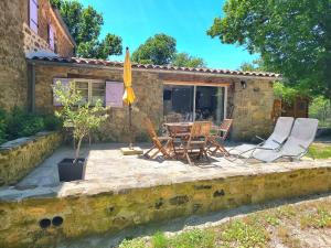 Zahrada ubytování Gite avec piscine et terrain