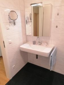 Ένα μπάνιο στο 4 Ferienwohnung Franziska +18 φωτογραφίες