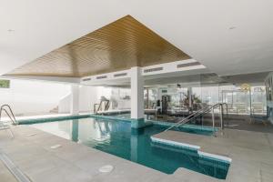 Bazén v ubytovaní Luxury Apartment Tomaso - The View Fuengirola alebo v jeho blízkosti