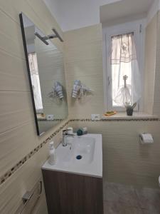 a bathroom with a sink and a mirror and a window at Maclas Apartment -Vasto Centro Storico- in Vasto +19 photos