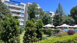 Κήπος έξω από το Apartment Excelsior Romantic 50m to the beach