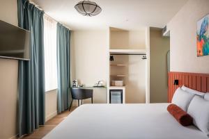 Postel nebo postele na pokoji v ubytování BYPILLOW Amari