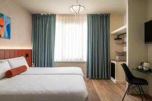 Postel nebo postele na pokoji v ubytování BYPILLOW Amari