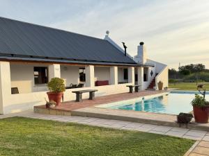Bazén v ubytování Tula Guest Farm nebo v jeho okolí