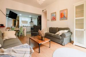 Posezení v ubytování Suite Seo Centro 8 Pax Familiar 3 Dormitorios