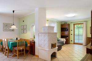a living room with a kitchen and a dining room at Villa Enrica in Transacqua