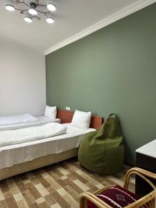 Postel nebo postele na pokoji v ubytování TAGANI Guest House
