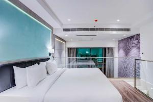 Ένα ή περισσότερα κρεβάτια σε δωμάτιο στο Luxurious Residences by Sunday at M3M Broadway Sec 71