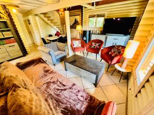 Photo de la galerie de l'établissement Maison au calme, parc arboré, 3 chambres, à Neuvy 26 autres photos