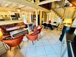 Photo de la galerie de l'établissement Maison au calme, parc arboré, 3 chambres, à Neuvy