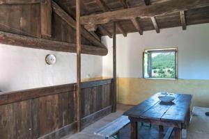 a room with a wooden table and a window at Il rovero in Castion Veronese