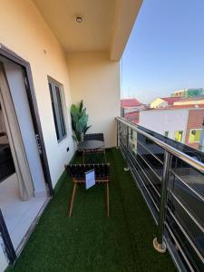 Un balcon sau o terasă la Second Home +15 fotografii