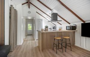 Η κουζίνα ή μικρή κουζίνα στο 3 Bedroom Awesome Home In Oksbøl +11 φωτογραφίες