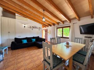 Μια τηλεόραση ή/και κέντρο ψυχαγωγίας στο Country house Samantha & pool near Santa Maria