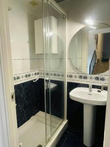 Kúpeľňa v ubytovaní Perfect getaway house 50m from Tamariu Beach -TF