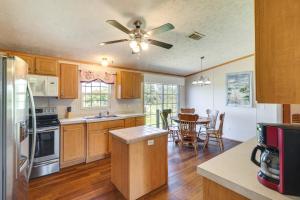 Fotografie z fotogalerie ubytování Hunt, Fish, Unwind Countryside Escape in Texas! v destinaci Hawley