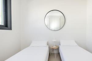 Postel nebo postele na pokoji v ubytování Ipanema Sea and Golf Marbella + 83 fotografií