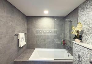 Koupelna v ubytování Unique 1BR in Stella Maris,City View,Dubai Marina