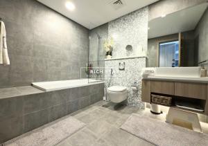 Koupelna v ubytování Unique 1BR in Stella Maris,City View,Dubai Marina