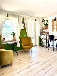 Гостиная зона в Katerina's House