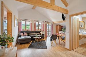 Χώρος καθιστικού στο Neubau - Ferienwohnung Waldblick
