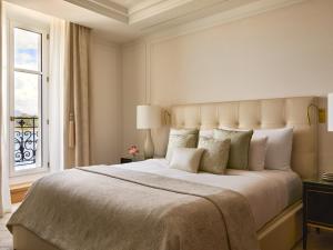 a bedroom with a large bed with a large window at The Woodward - Auberge Resorts Collection in Geneva
