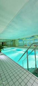 Bazén v ubytování Hotel Quellenhof nebo v jeho okolí
