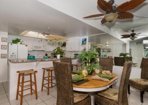 Η κουζίνα ή μικρή κουζίνα στο Sandpiper 305 by Ocean Properties